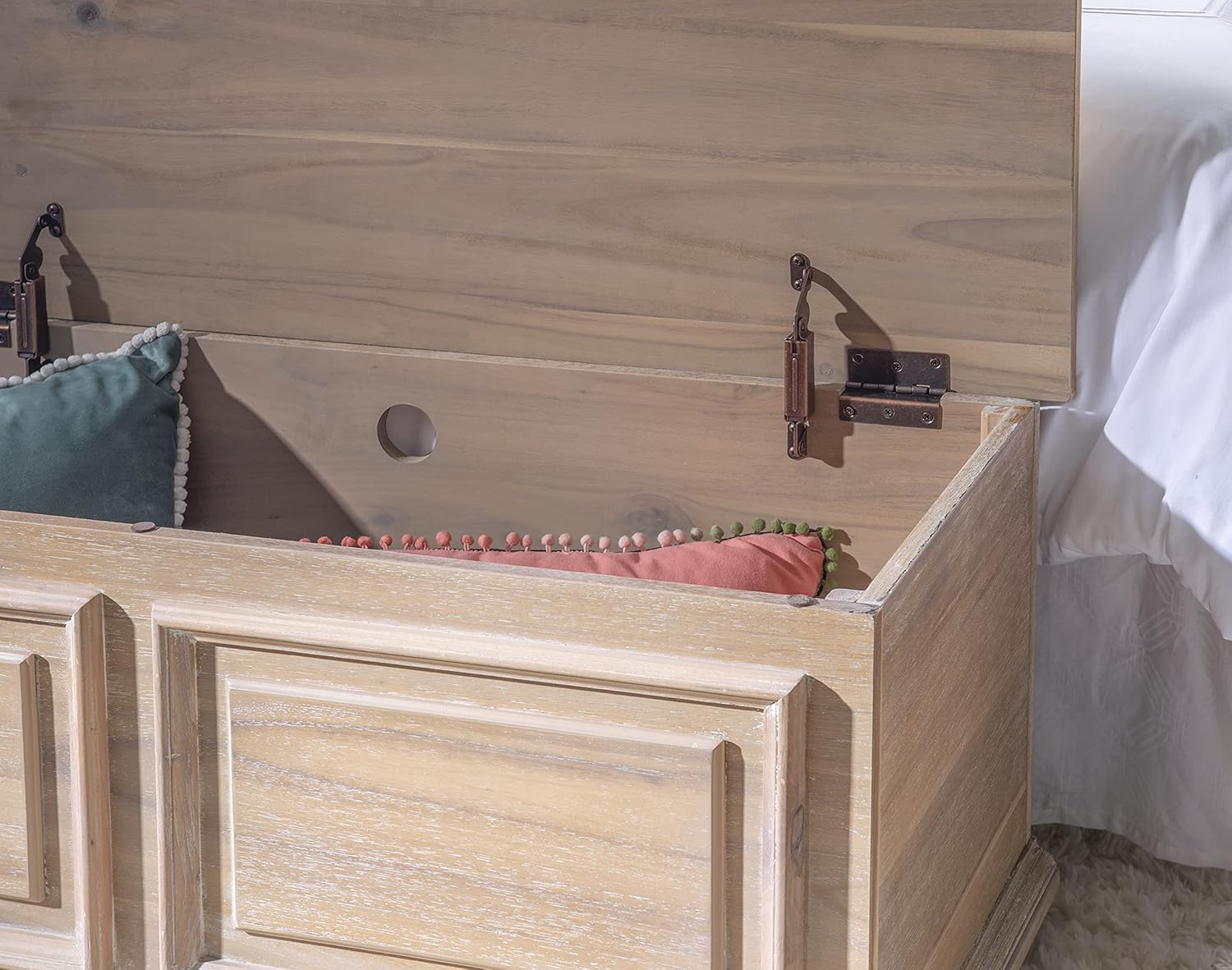 Natural Cedar Chest Bench E3177