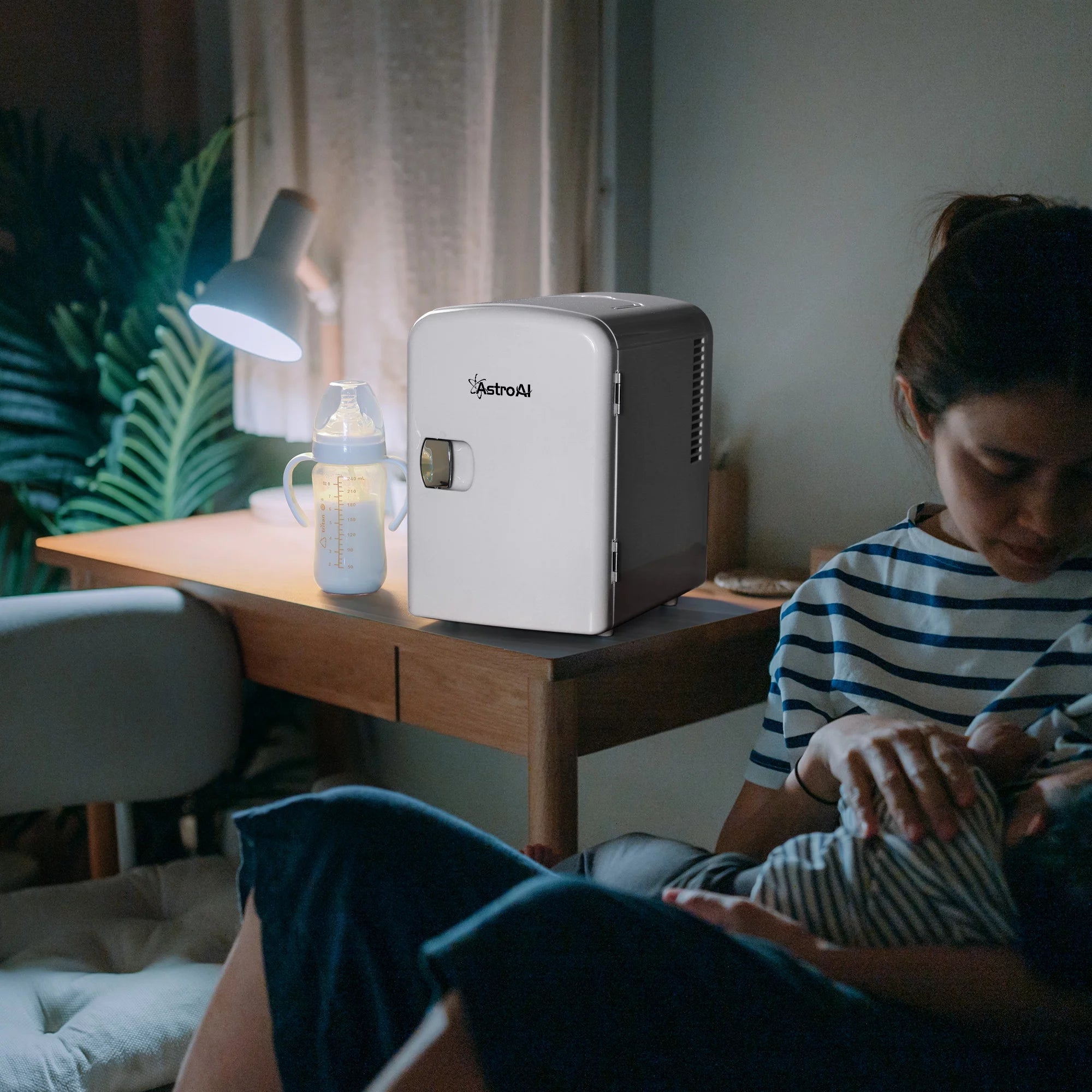 Mini Fridge 6 Can 4 Liter Portable Electric Cooler for Bedroom K9410
