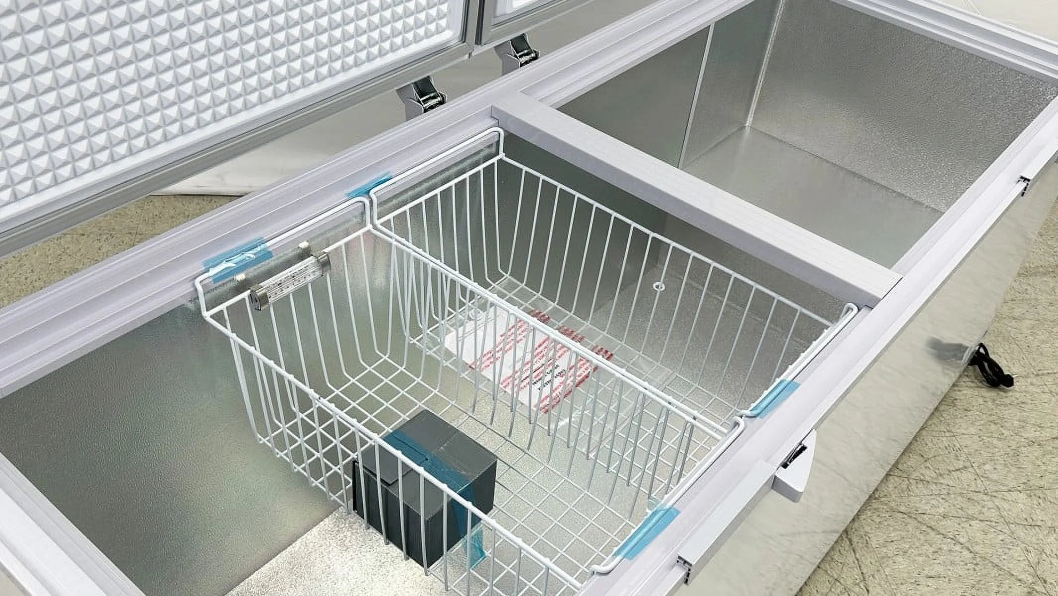 Commercial Chest Freezer 24 Cu.Ft L880